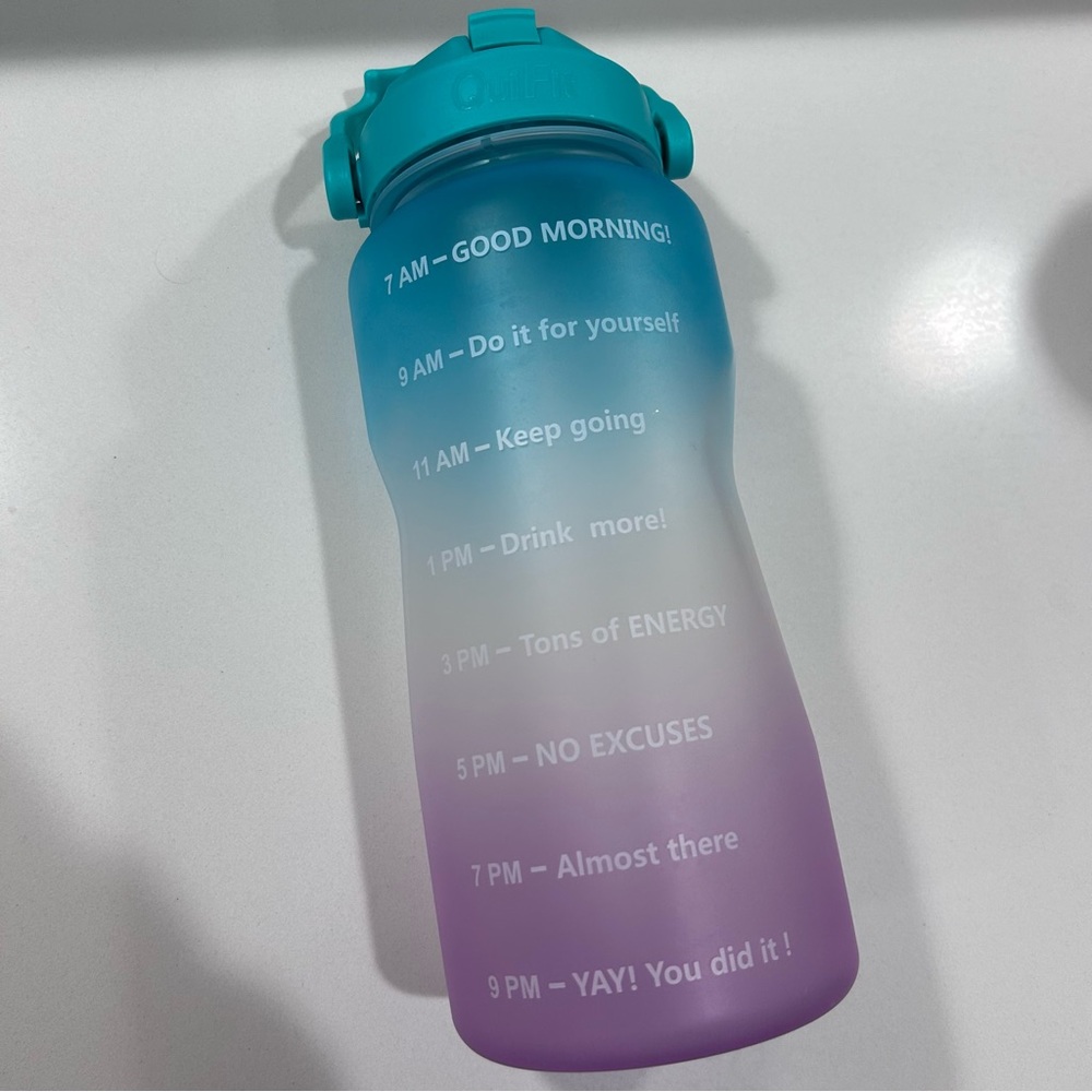 QuiFit 64 ounce water bottle K